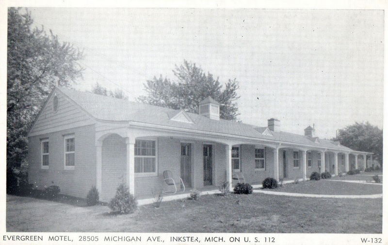 Avon Motel (Evergreen Motel) - Vintage Postcard